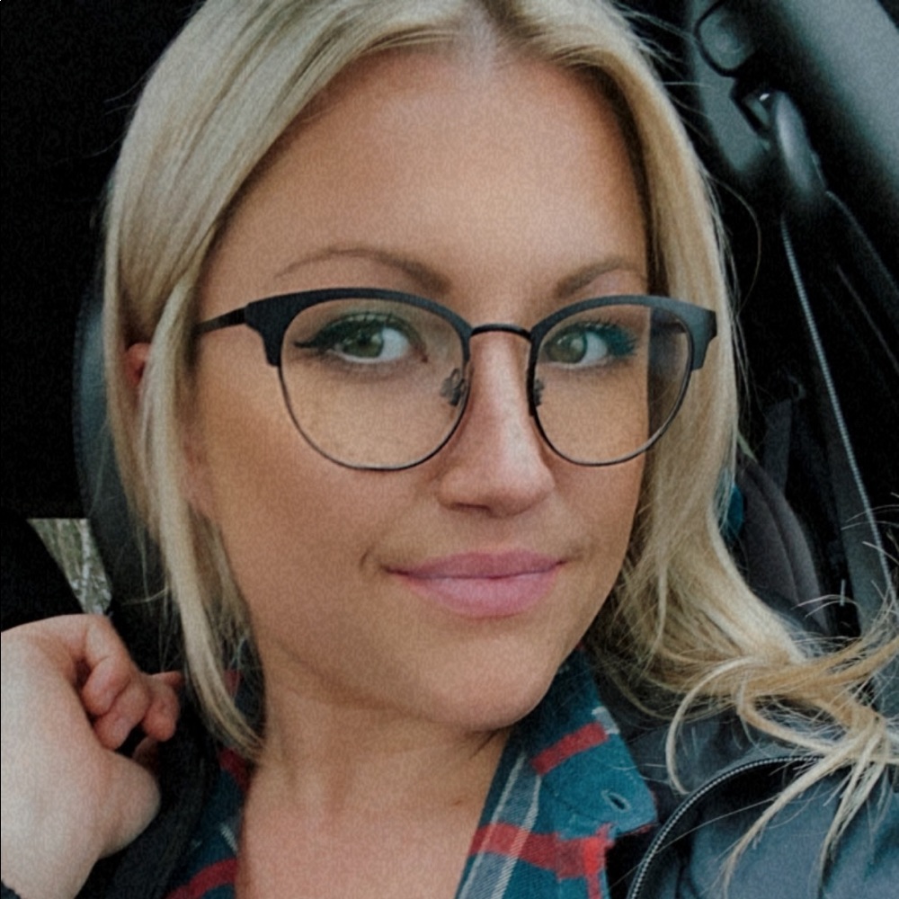 Meet your Posher, Mia